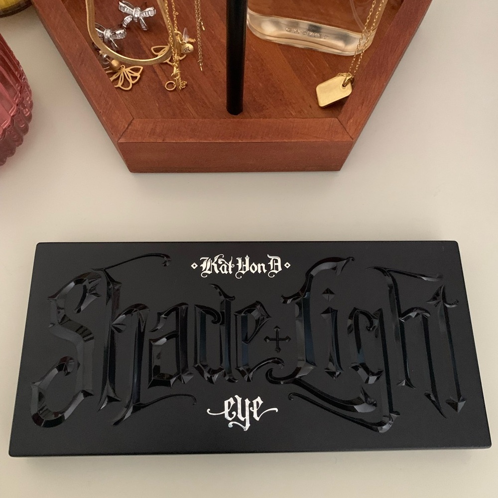 Kat Von D Shade + Light Eye Palette